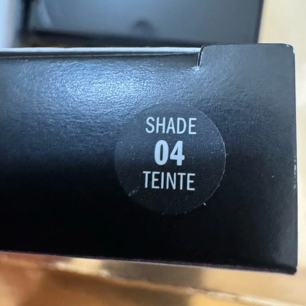 Japonesque Velvet finishing powder shade 4 Tan and kabuki brush